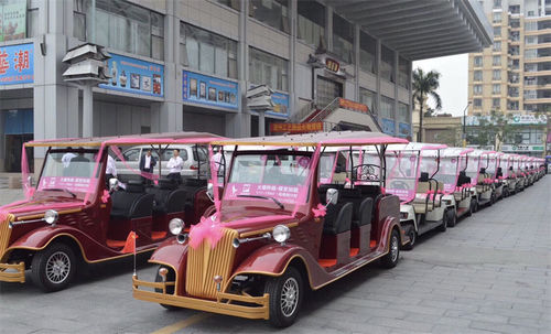 trường hợp công ty mới nhất về Tôi nên báo cáo cho ai những ý kiến hoặc đề xuất của mình về công việc và dịch vụ của thư viện?