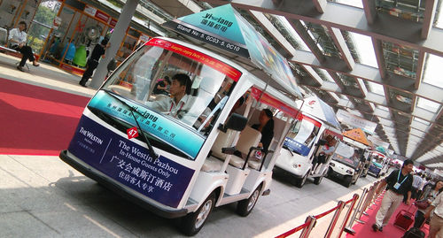 Blog công ty mới nhất về Chào đón khách tham quan Hội chợ Canton: Thể hiện xe du lịch điện cao cấp của chúng tôi