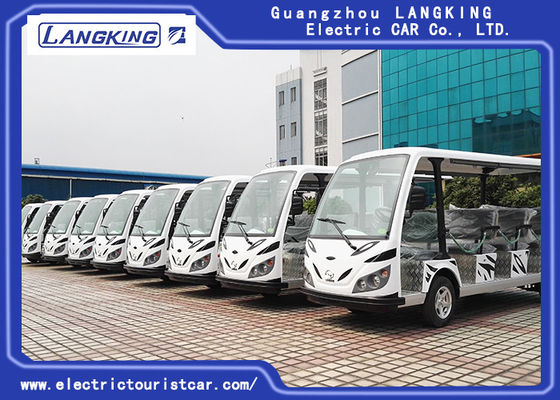 Xe đưa đón bằng điện màu trắng với 11 chỗ ngồi không gây ô nhiễm
